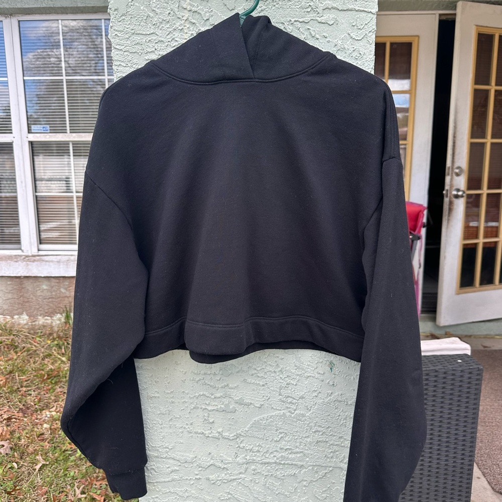 ALO Yoga Bae Cropped Hoodie